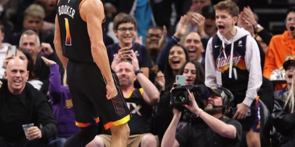 亿万28官网-【现场】58分超神之夜！布克：我还等着挨骂呢