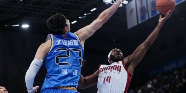 亿万28-生日夜摆烂！周琦拿5分提前离场，把川队所剩不多的油都逼出来了