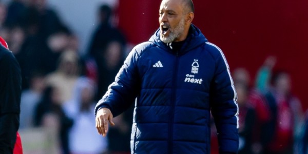 记者：诺丁汉森林考虑解雇主帅努诺，他和老板因转会分歧关系紧张