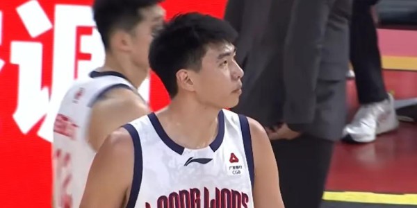 亿万28娱乐-牛逼！怒砍全场最高21分11板+赛季12次两双，球迷：他该打世预赛